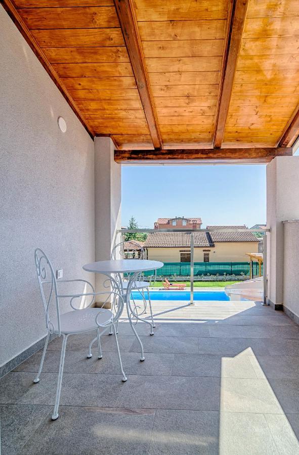 Villa Captain´s House, beheizter Pool und riesiger Garten Fažana Exterior foto